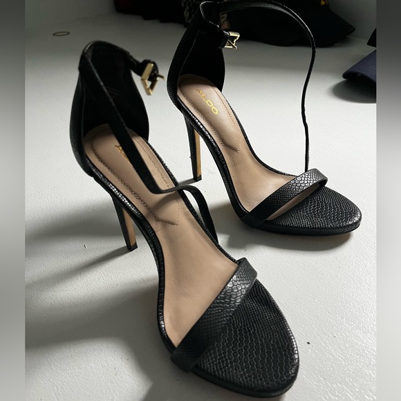 Heels - Picture 2 of 2